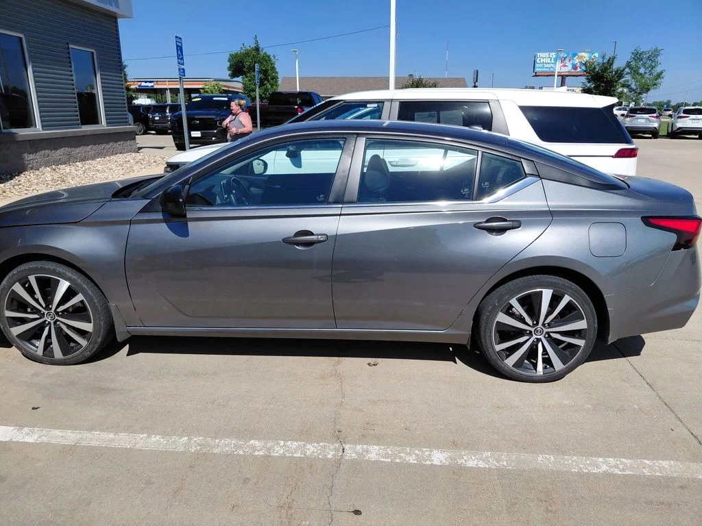 Certified Used 2022 Gray Nissan 2.5 SR image 2