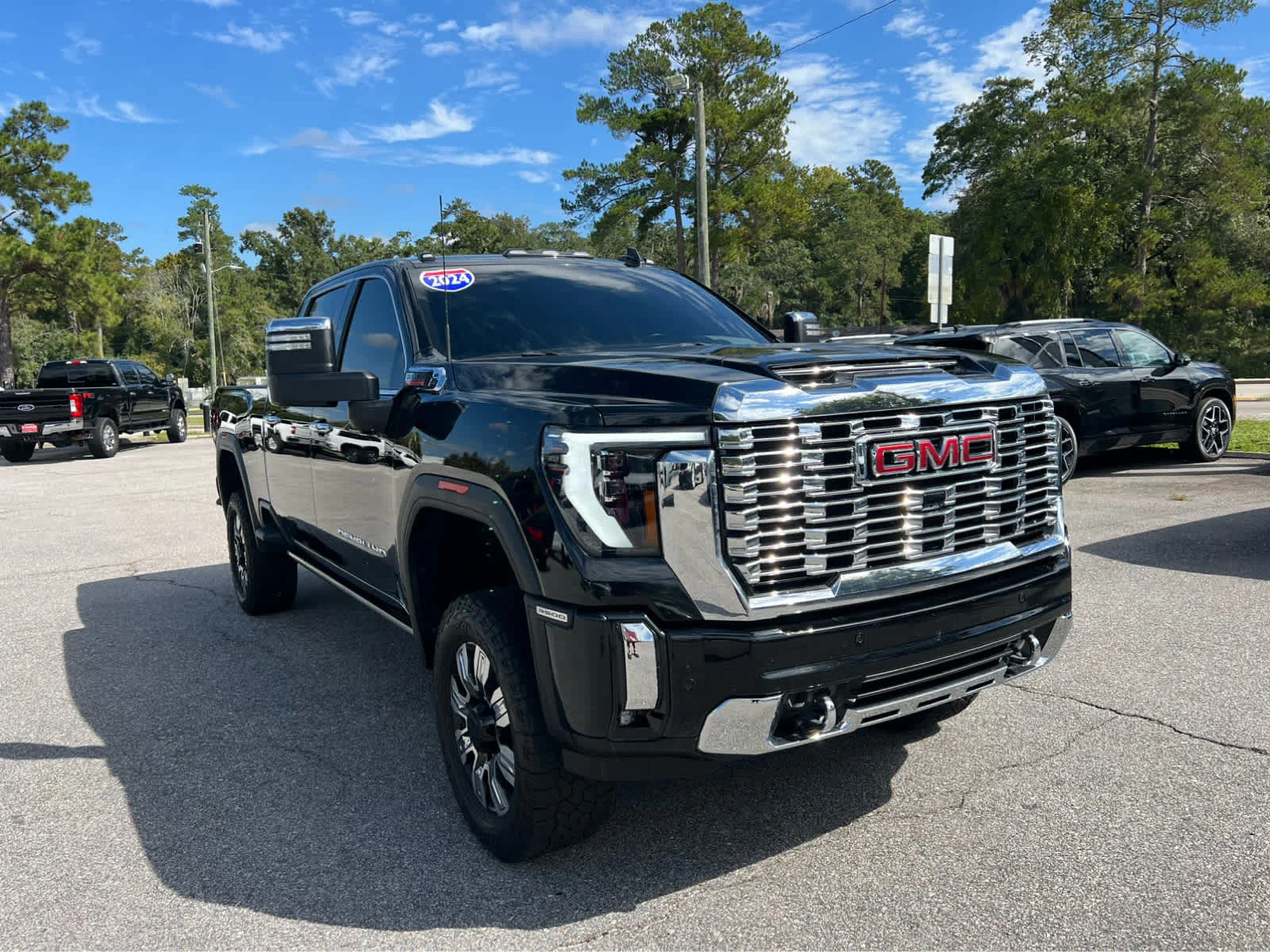 Used 2024 Onyx Black GMC Denali image 2