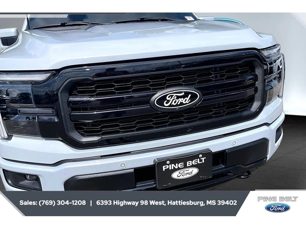 Used 2025 Space White Metallic Ford LARIAT image 22