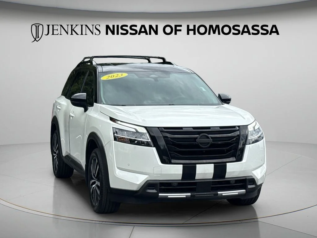 Used 2023 White Nissan Platinum image 2