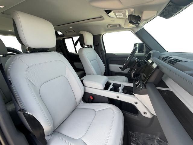 New 2026 Tasman Blue Land Rover S image 16