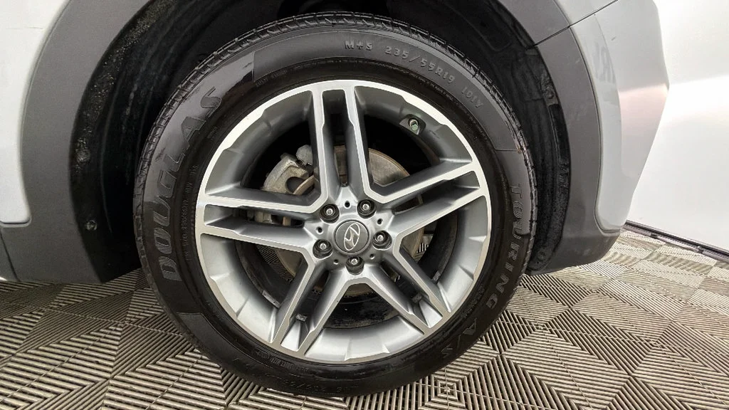 Used 2017  Hyundai Limited Ultimate image 35