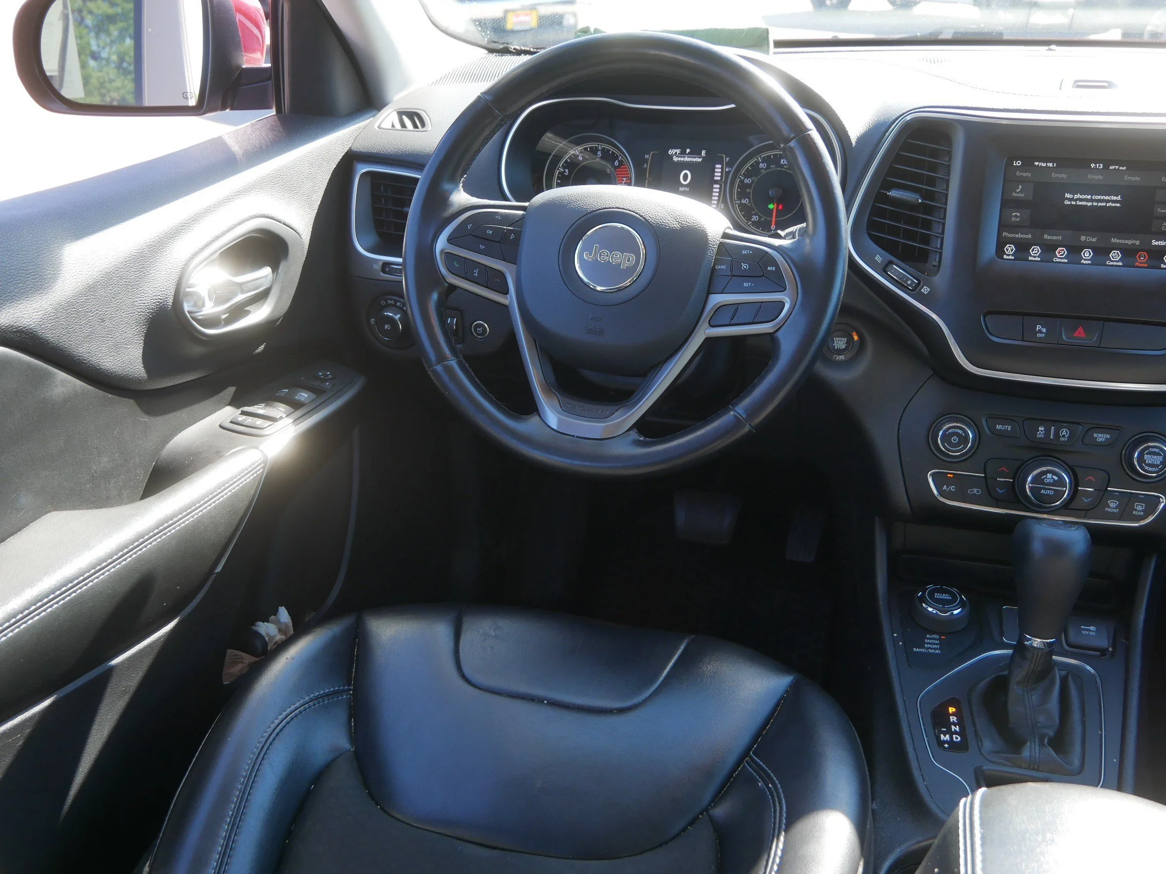 Used 2020 Velvet Red Pearlcoat Jeep Latitude Plus image 9