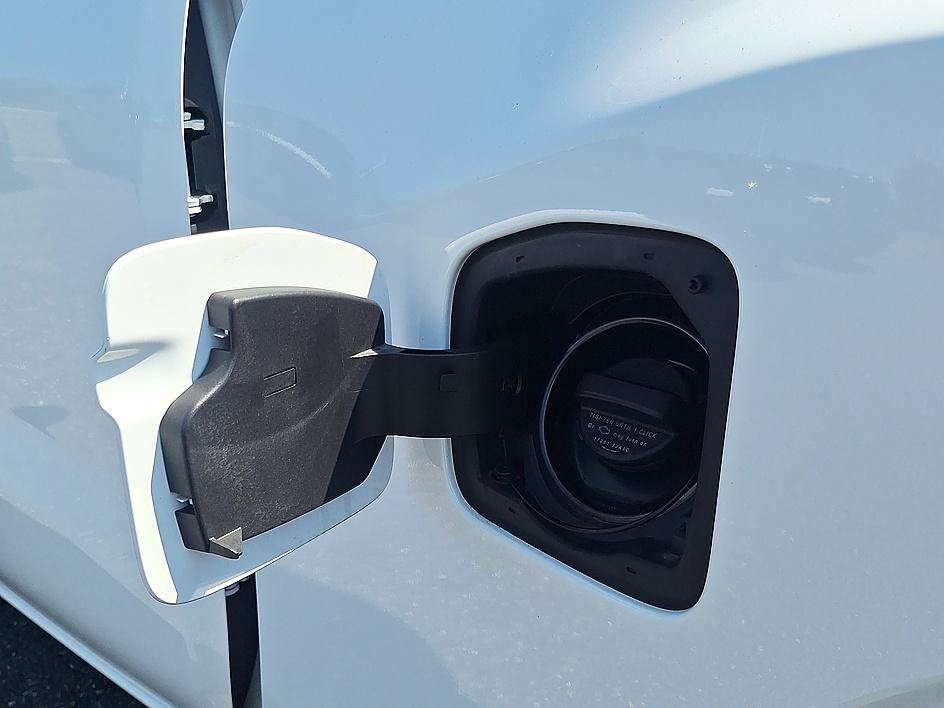 Used 2025 Glacier White Nissan SV image 29