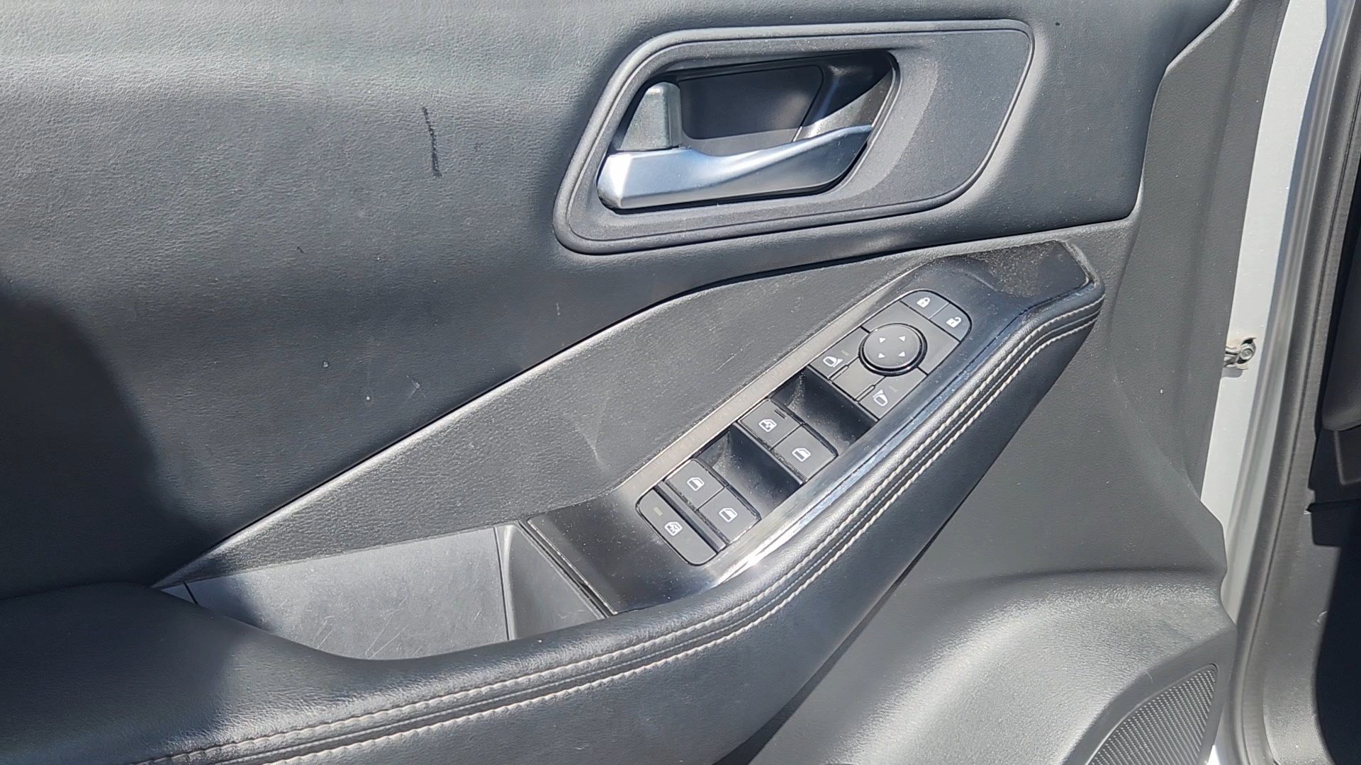 Used 2025 Brilliant Silver Metallic Nissan SV image 20