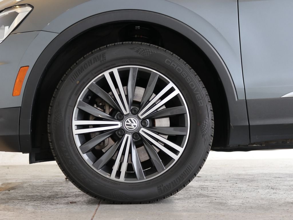 Used 2018 Gray Volkswagen 2.0T SEL image 48