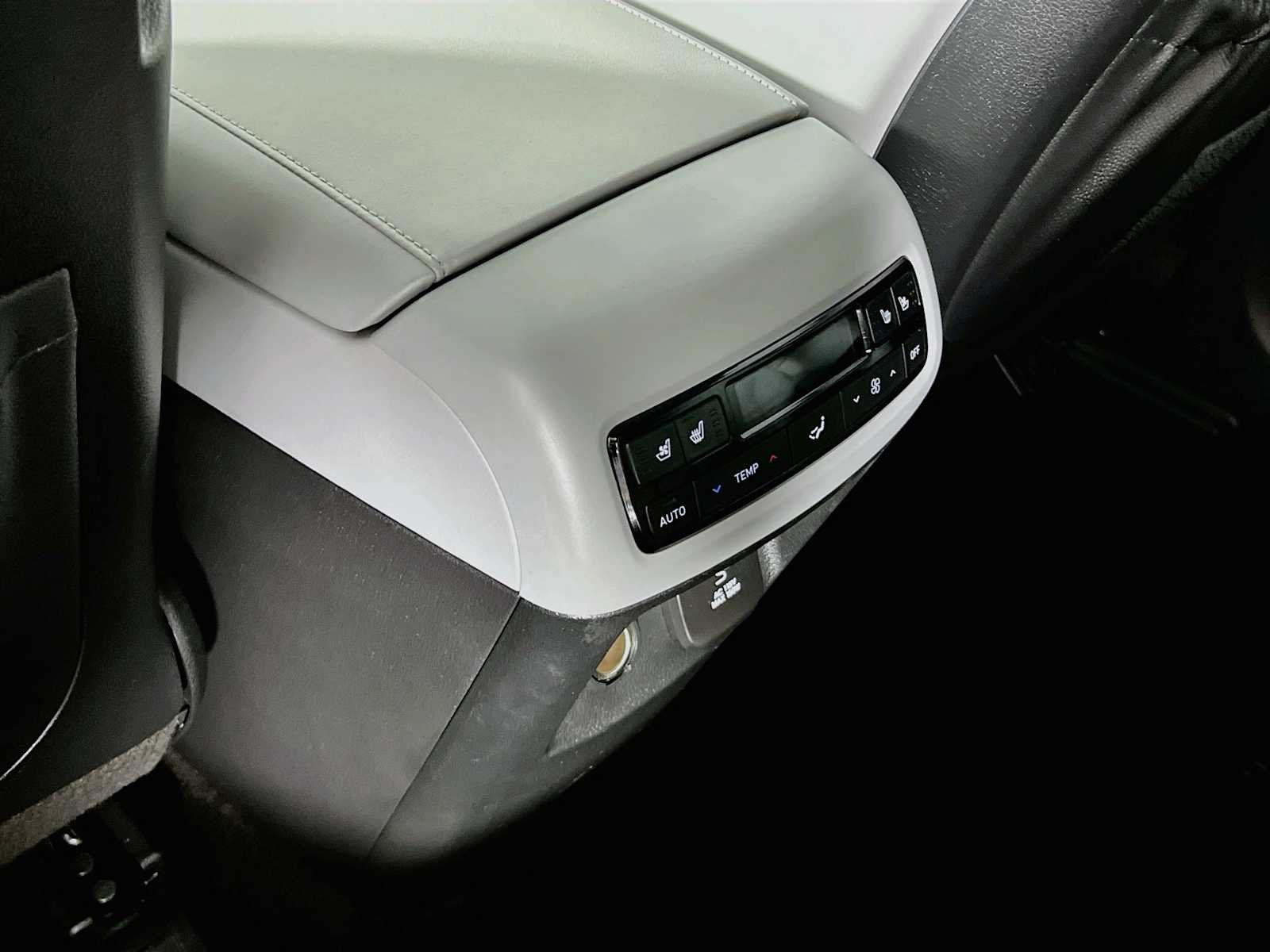 Used 2024 Typhoon Silver Hyundai SEL 7P image 27