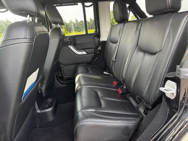 Used 2013 Black Jeep Unlimited Rubicon image 19