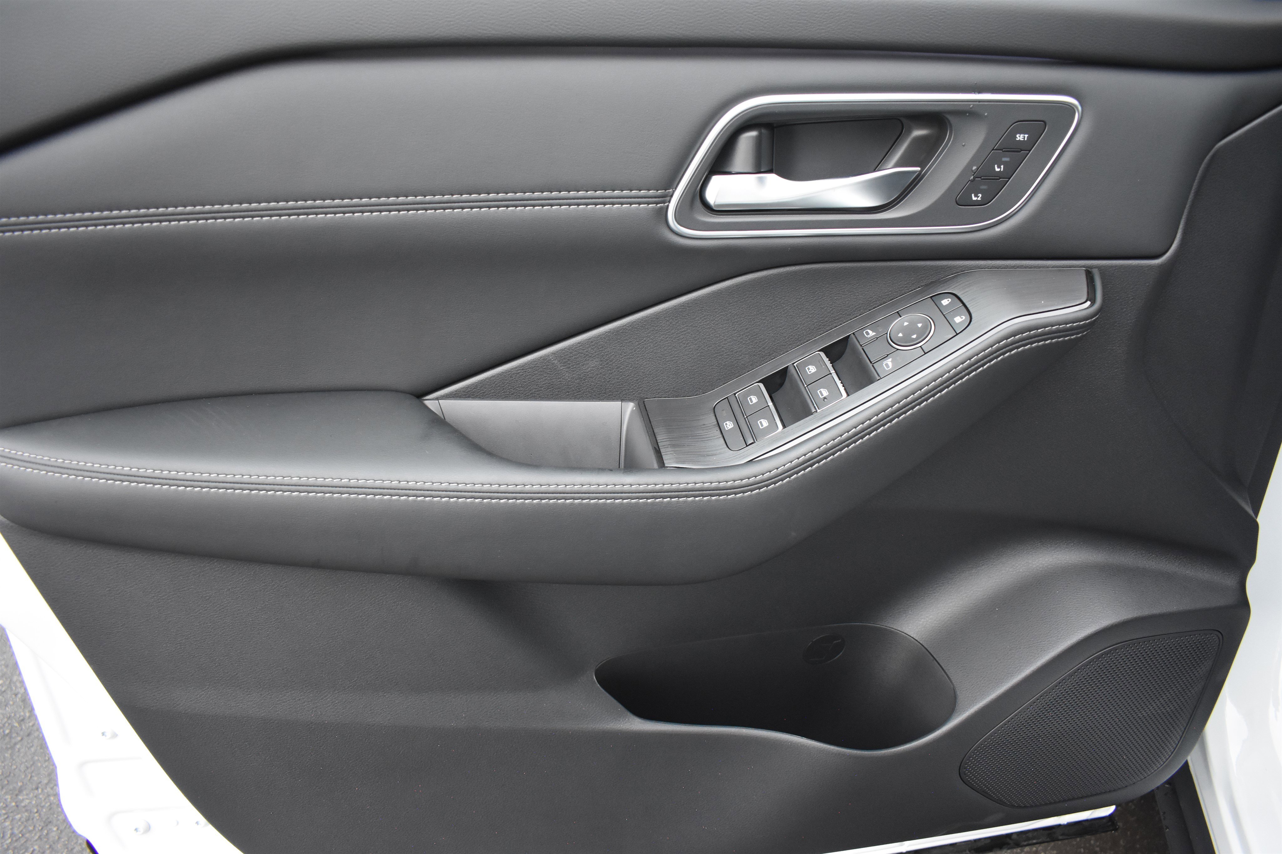 New 2026 Everest White Pearl TriCoat Nissan Platinum image 11