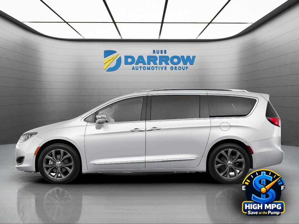 Used 2018 White Chrysler L image 2