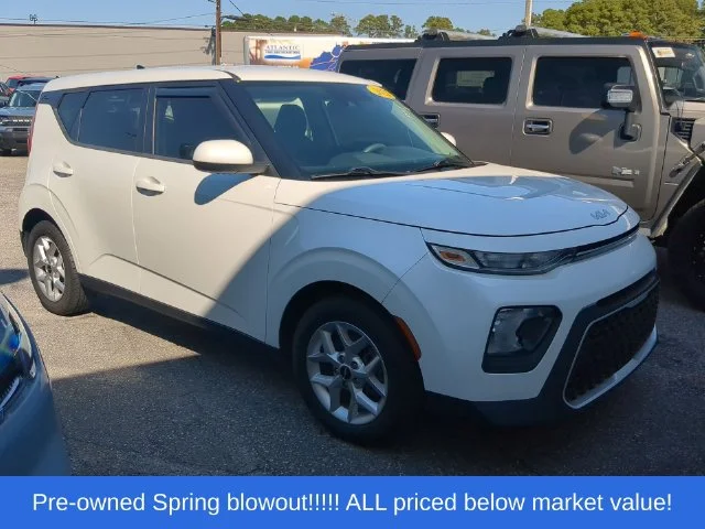 Used 2022 White Kia LX image 5