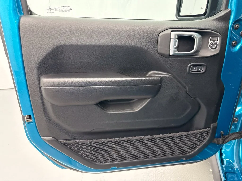 Used 2020 Bikini Pearlcoat Jeep Unlimited Sport image 16
