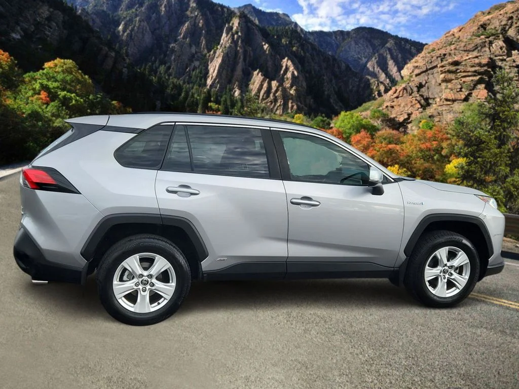 Used 2021 Silver Toyota XLE image 2