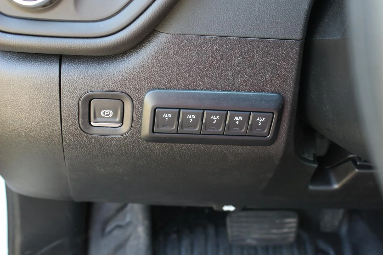 New 2025 Summit White Chevrolet Work Truck image 21
