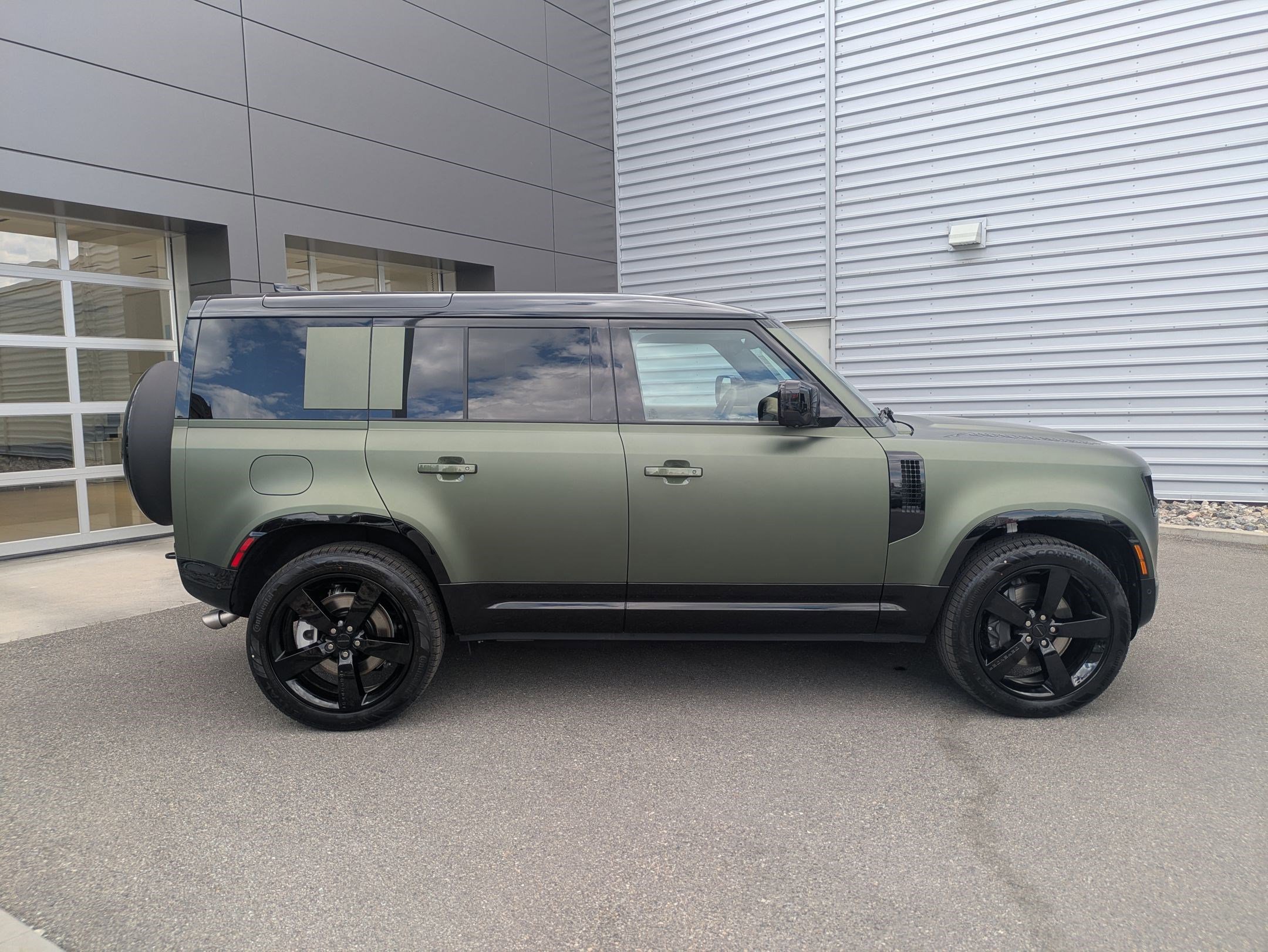New 2026 Woolstone Green Land Rover P500 X-Dynamic SE image 4