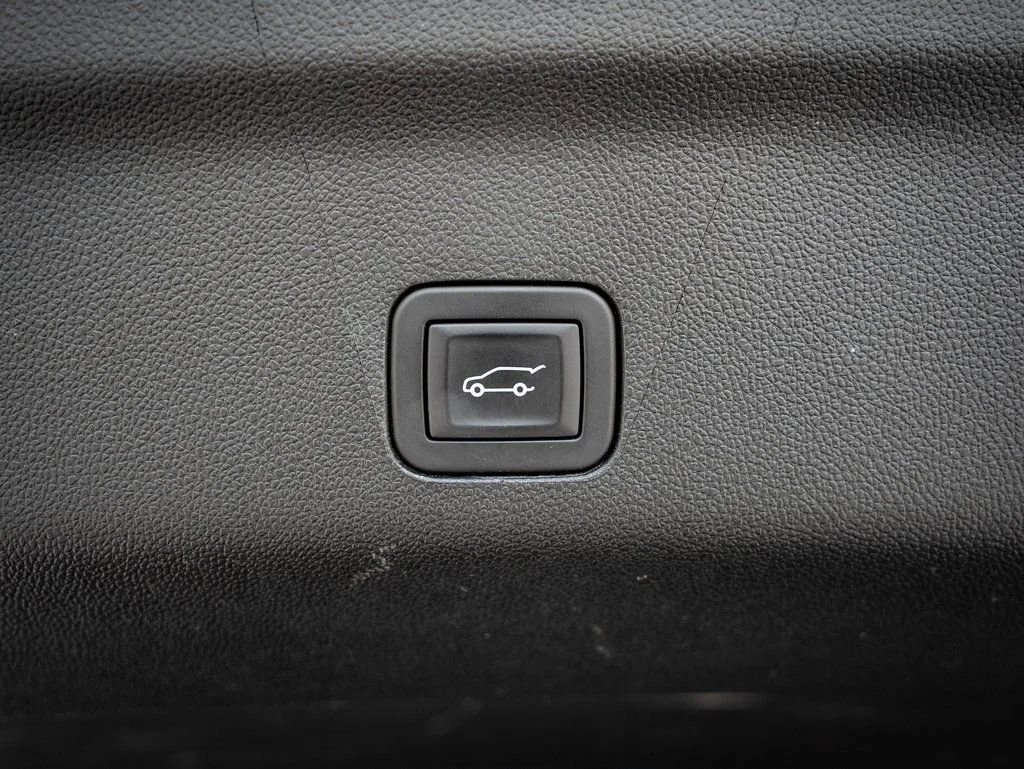 Used 2025 Sterling Gray Metallic Chevrolet High Country image 21