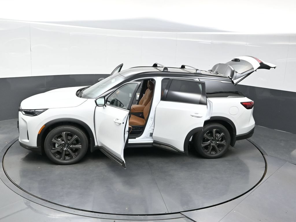 New 2027 2T RAD WHT INFINITI Autograph AWD image 51