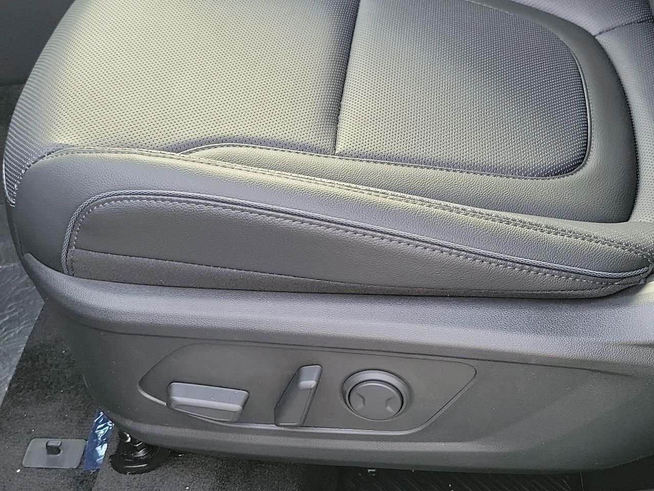 New 2026 Shimmering Silver Hyundai Limited image 16