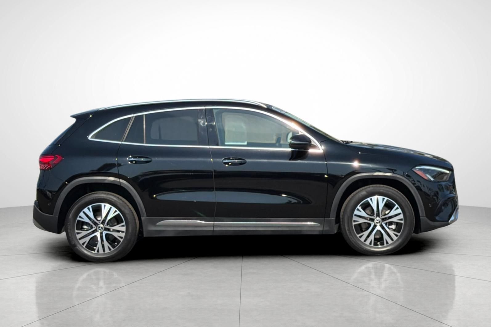 Used 2025 Black Mercedes-Benz GLA 250 image 26