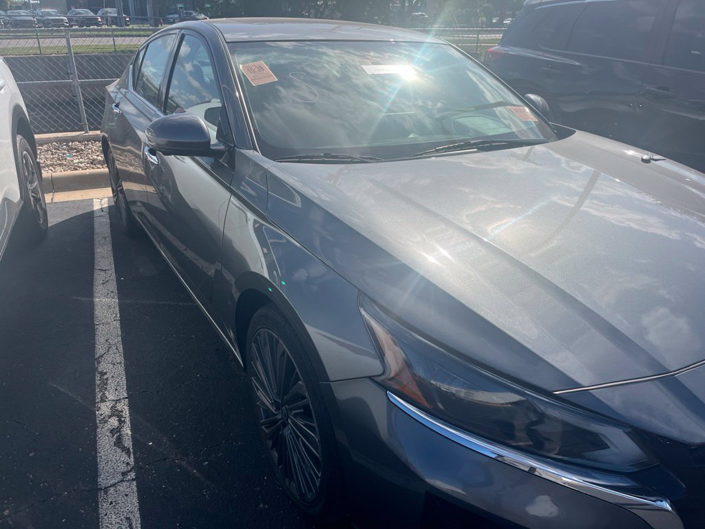 Used 2023 Gun Metallic Nissan 2.5 SL image 3