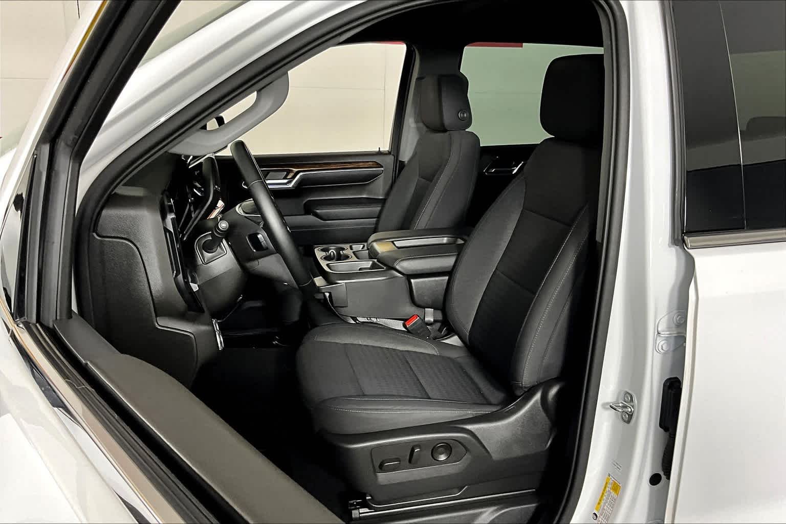 Used 2023 Summit White GMC SLE image 8
