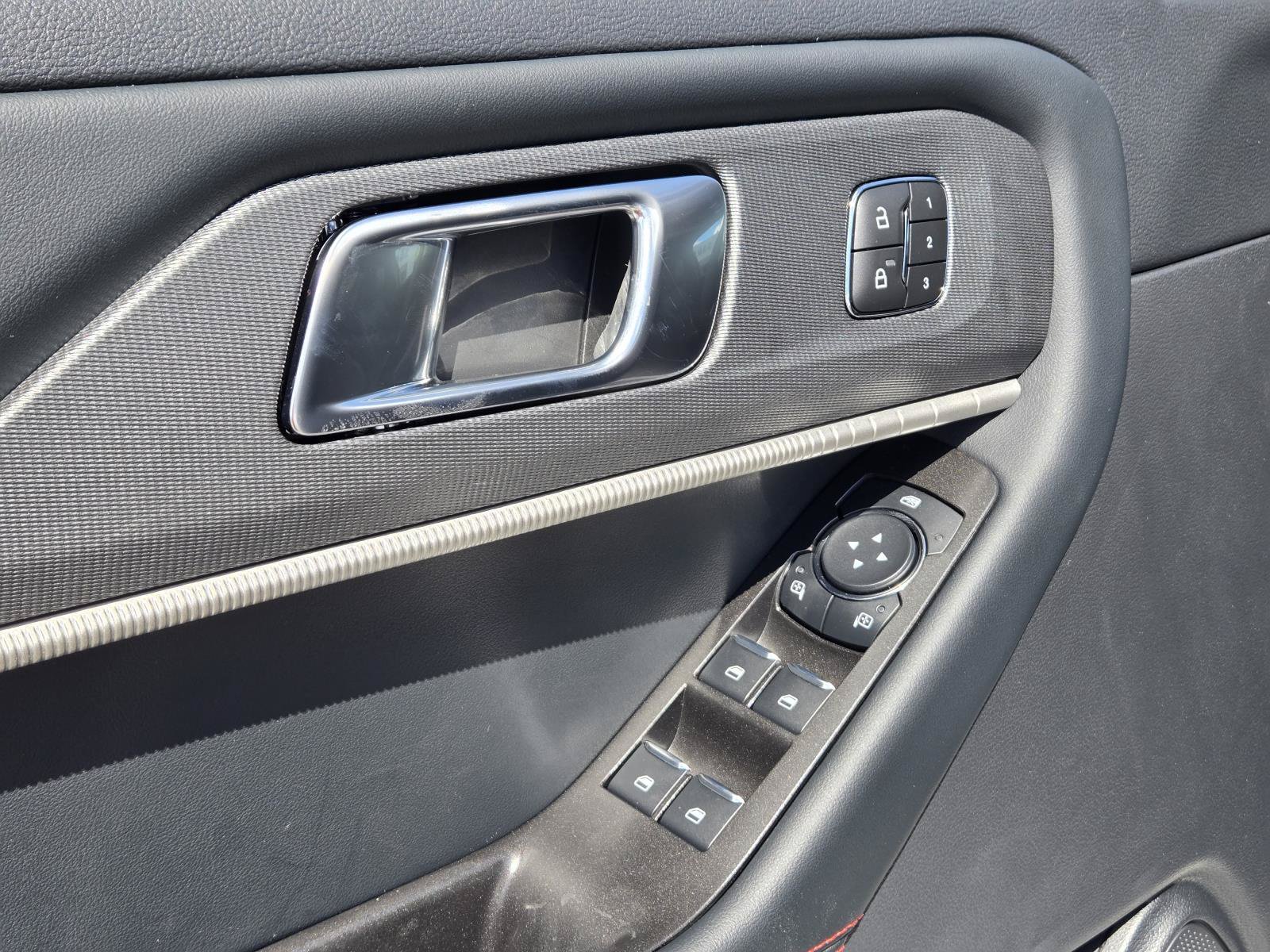 New 2026 Space White Metallic FORD ST-Line image 16