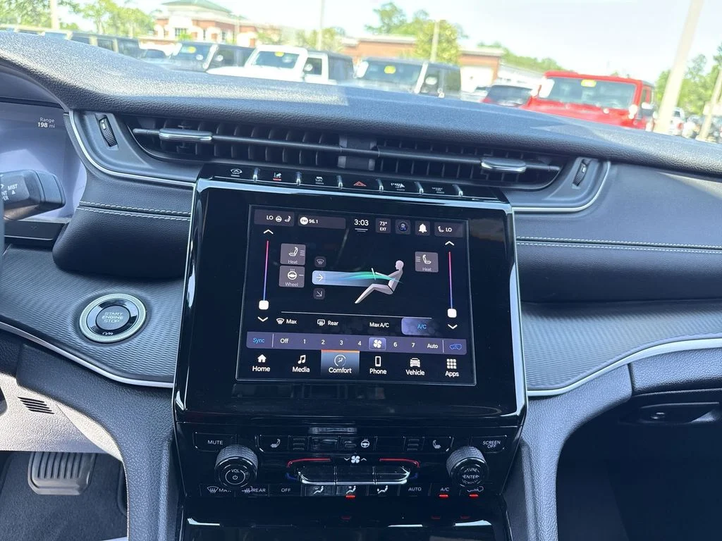 Used 2023 Diamond Black Jeep Altitude X image 23