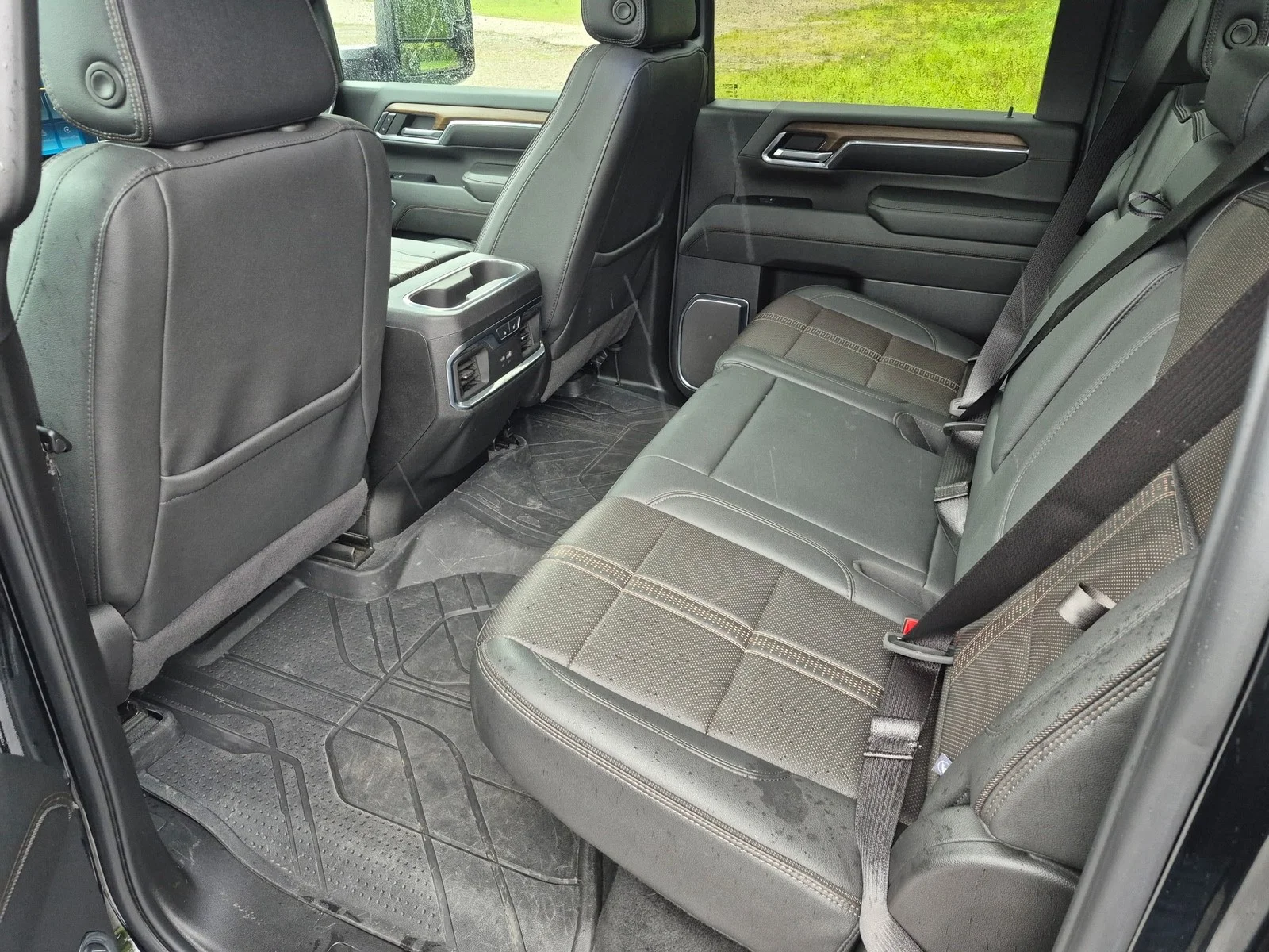 Used 2024 Black Chevrolet High Country image 9