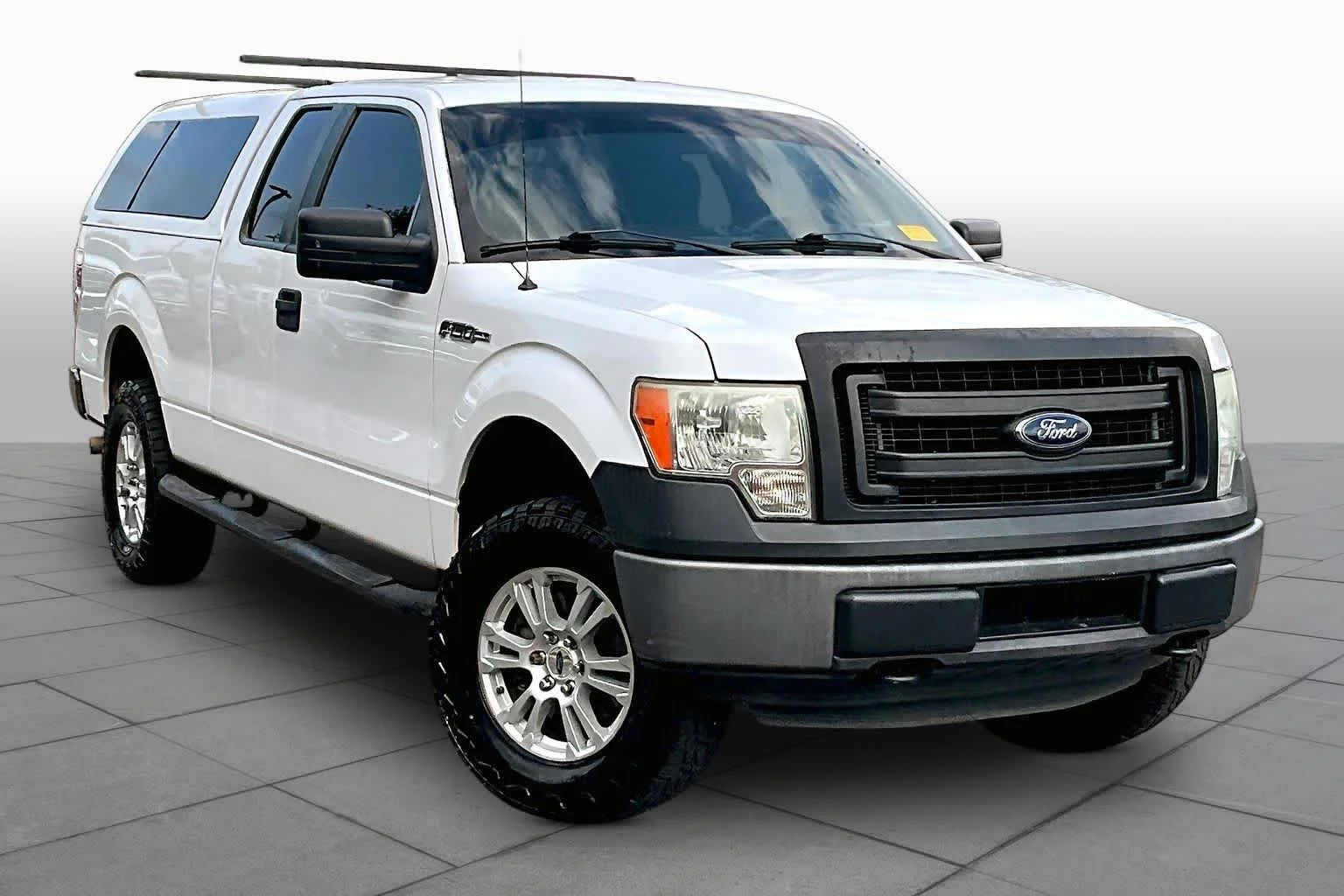 Used 2014 Oxford White Ford XL image 2