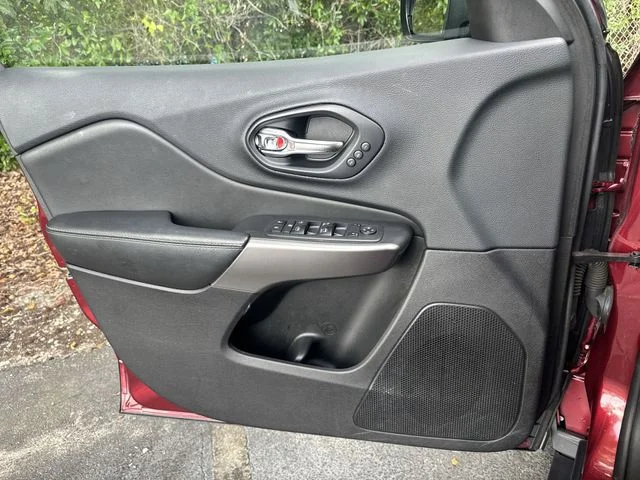 Used 2019 Red Jeep Limited image 27