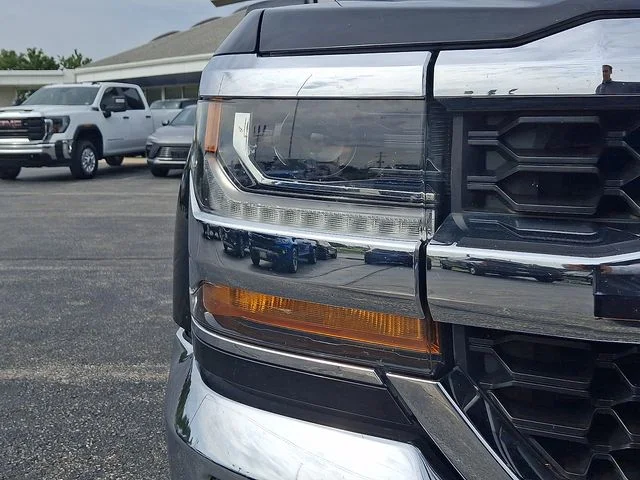 Used 2018 Black Chevrolet LT image 9