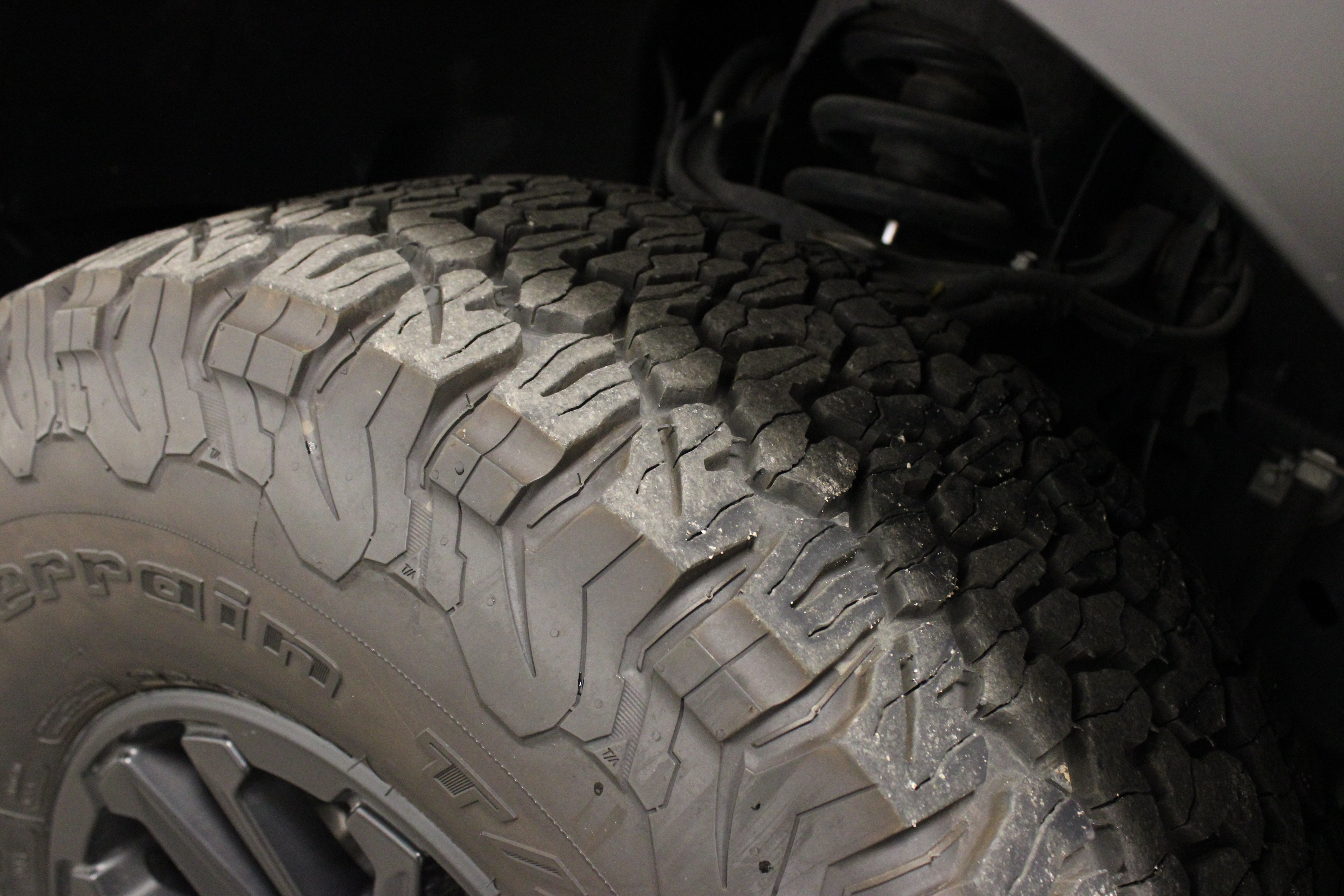 Used 2025 Space White Metallic Ford Raptor image 12