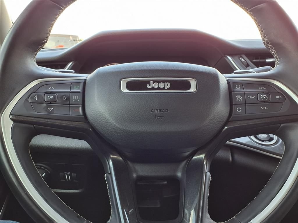 Used 2021 White Jeep Laredo image 26