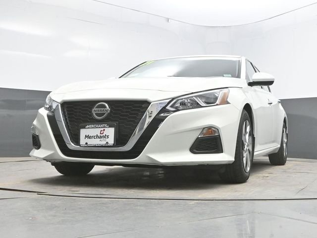 Used 2020 White Nissan 2.5 S image 38