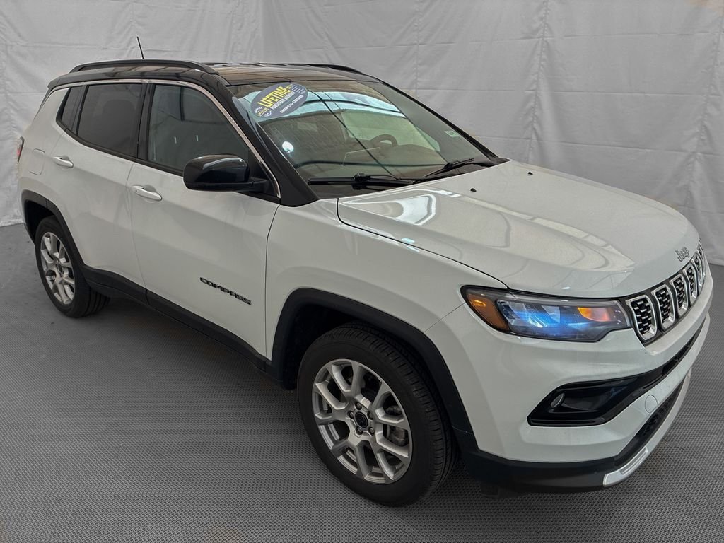 Used 2025 White Jeep Limited image 10