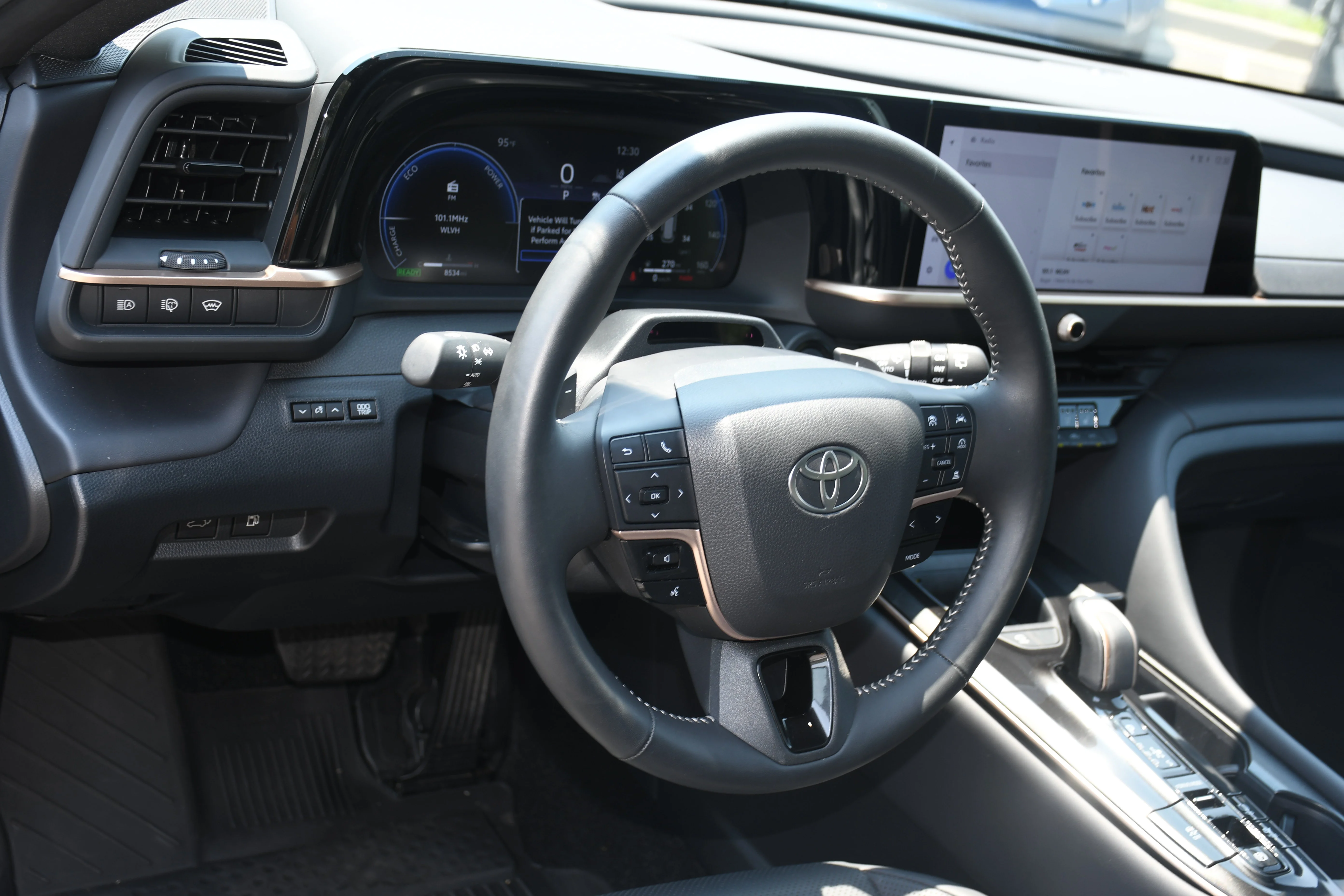 2025 Toyota Crown Signia Limited - Photo 9