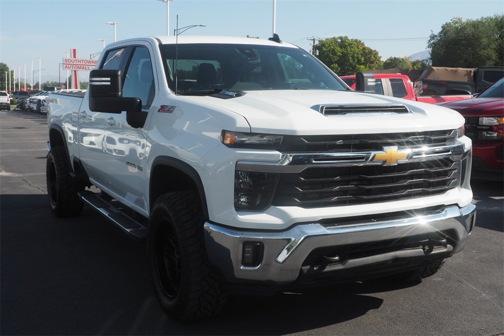 2024 Chevrolet Silverado 2500HD LT photo 3