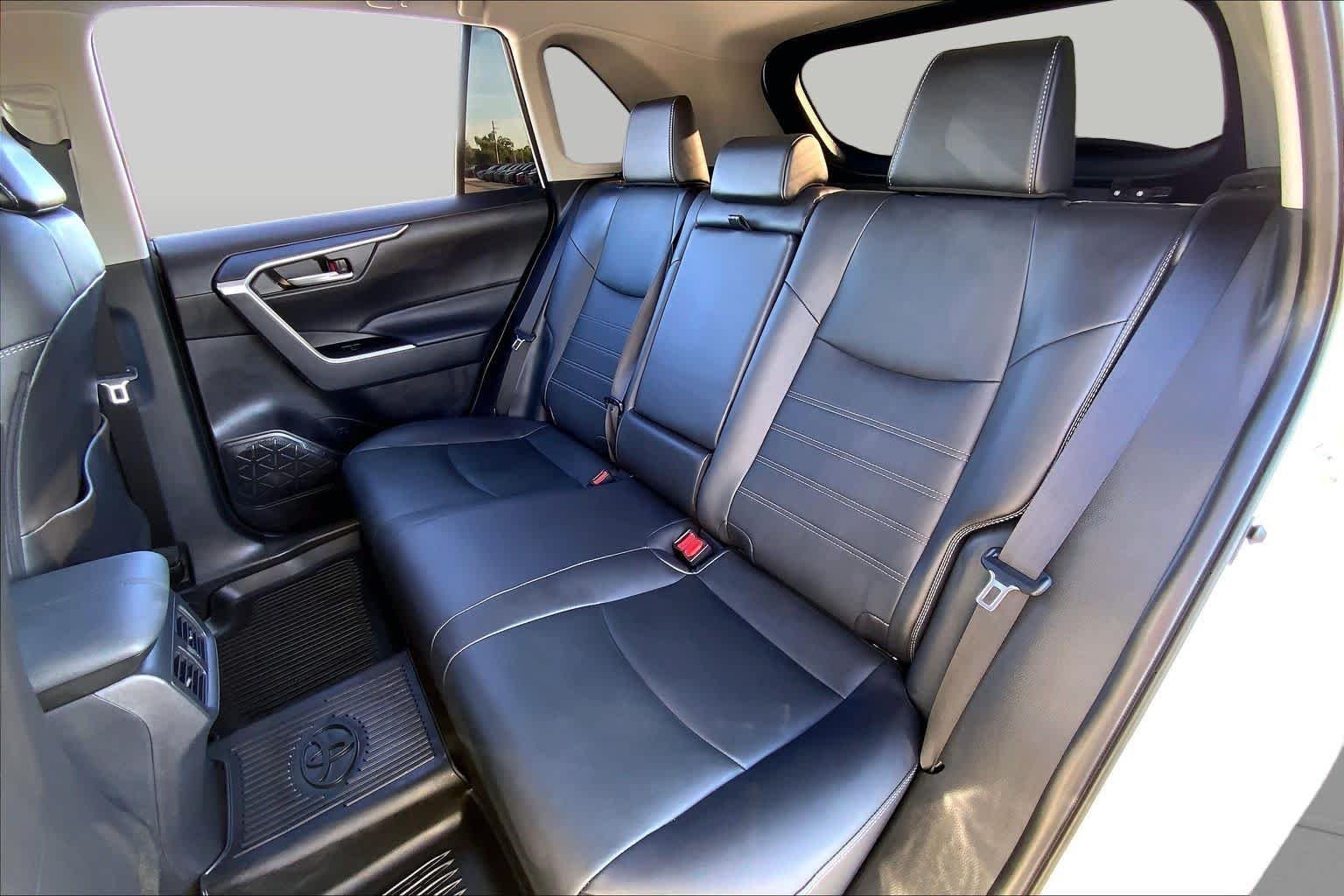 Used 2025 Wind Chill Pearl Toyota XLE Premium image 20