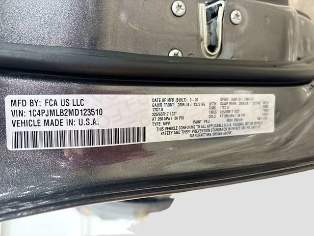 Used 2021  Jeep Latitude Plus image 30