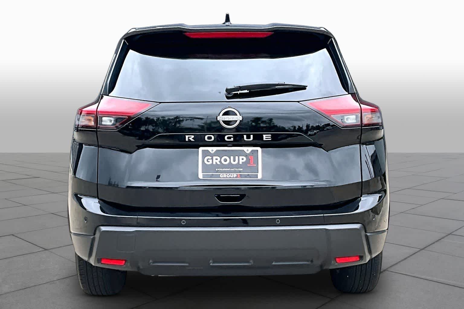 Used 2025 Super Black Nissan SV image 5