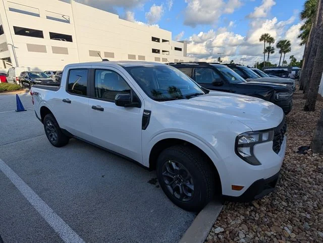 New 2025 Oxford White Ford XLT image 2