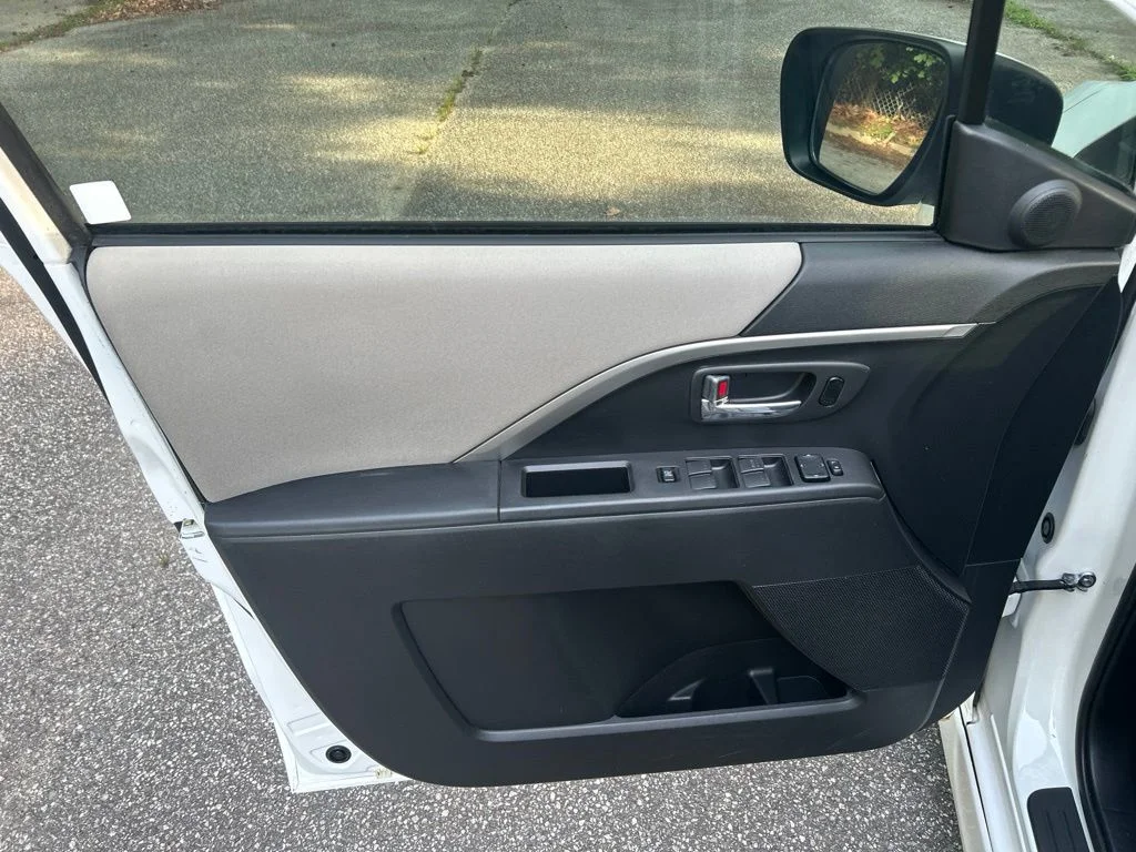 Used 2012 White Mazda Touring image 13
