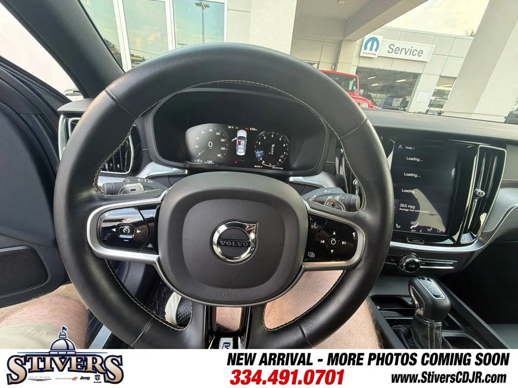 Used 2020 Blue Volvo T5 R-Design image 12