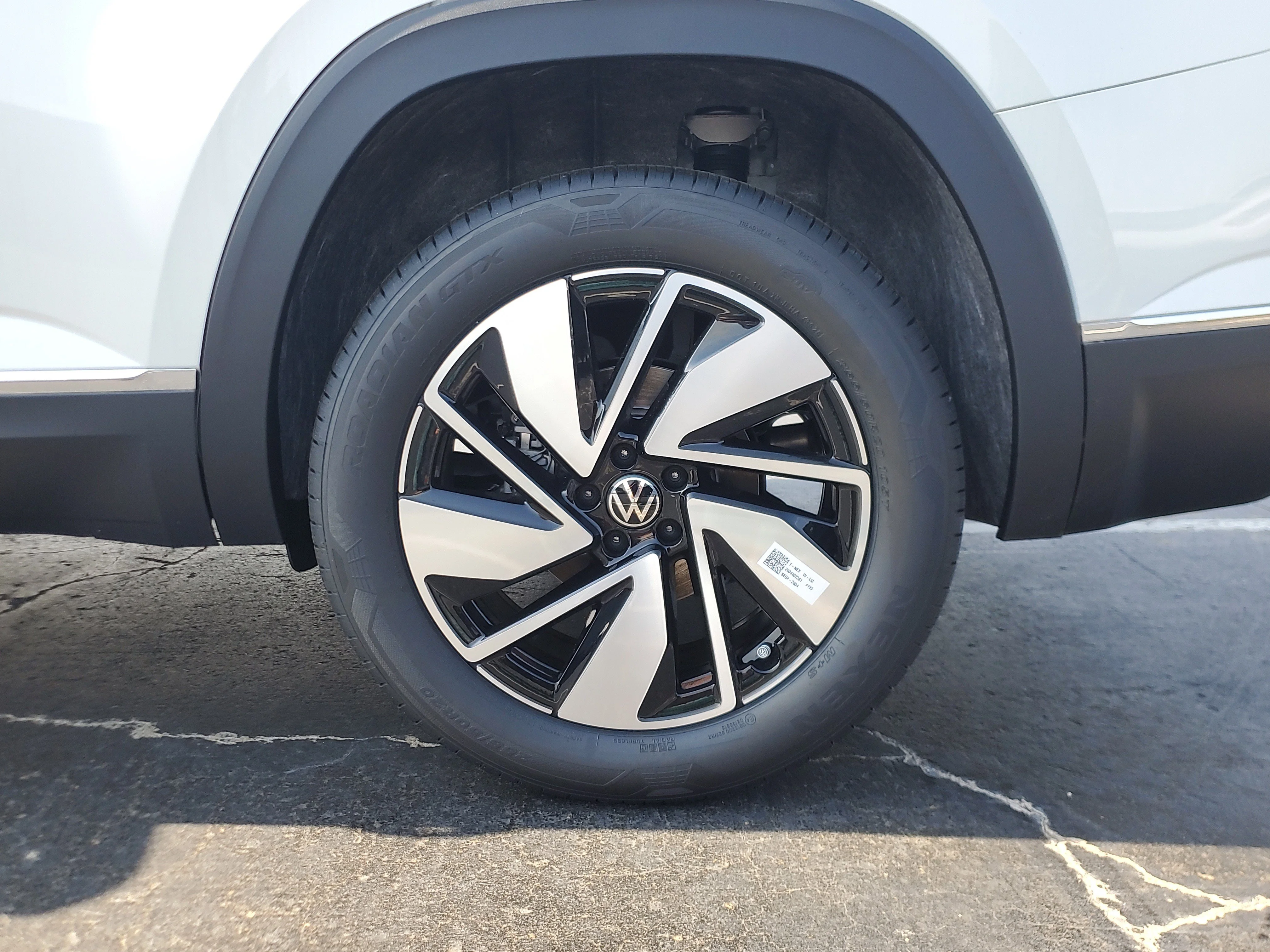 New 2026 White Volkswagen 2.0T SEL image 9