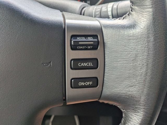 Used 2008 White Nissan SE image 24
