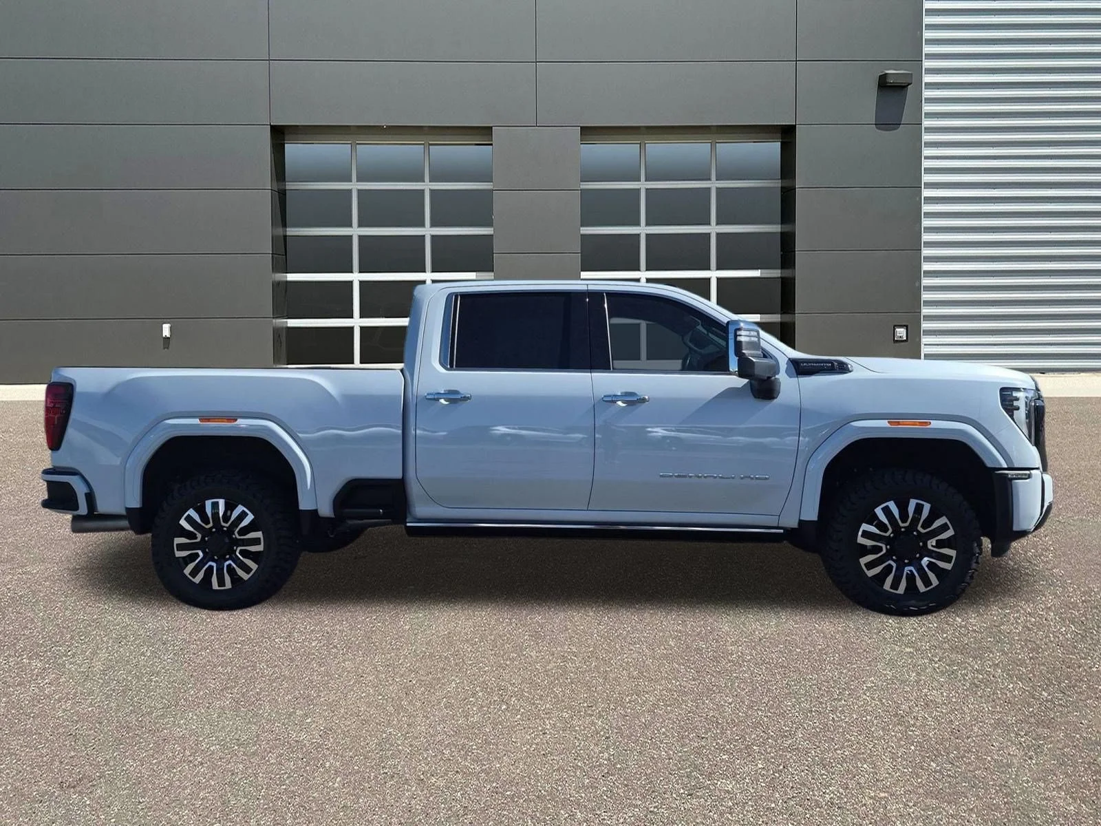 Used 2026 White Frost Tricoat GMC Denali Ultimate image 4