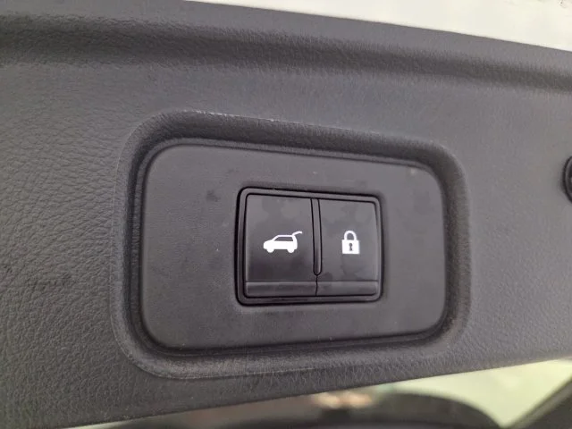 Used 2024 White Nissan Platinum image 16