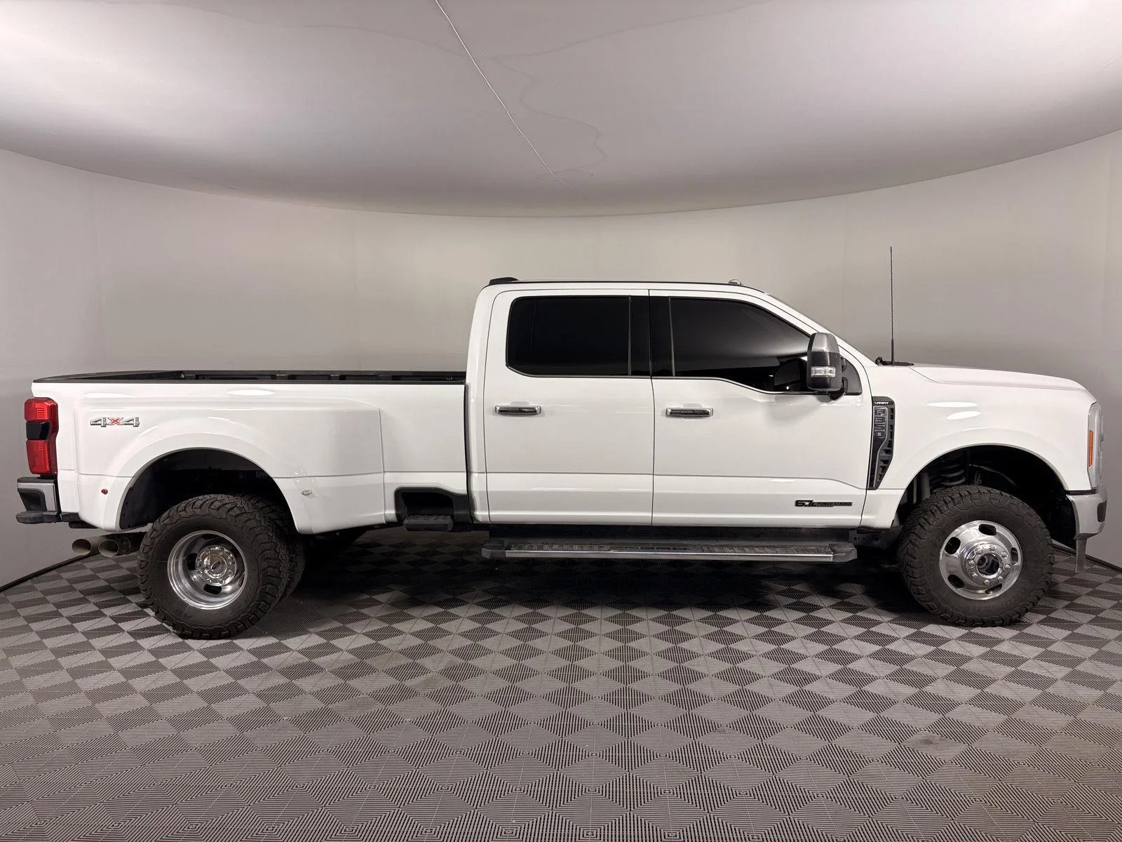 Used 2023 Oxford White Ford LARIAT image 9