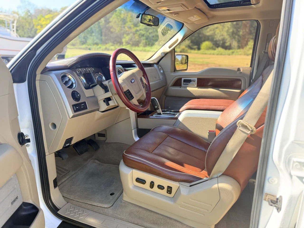 Used 2010 White Ford King Ranch 4x2 4dr SuperCrew Styleside 5.5 ft. SB image 14