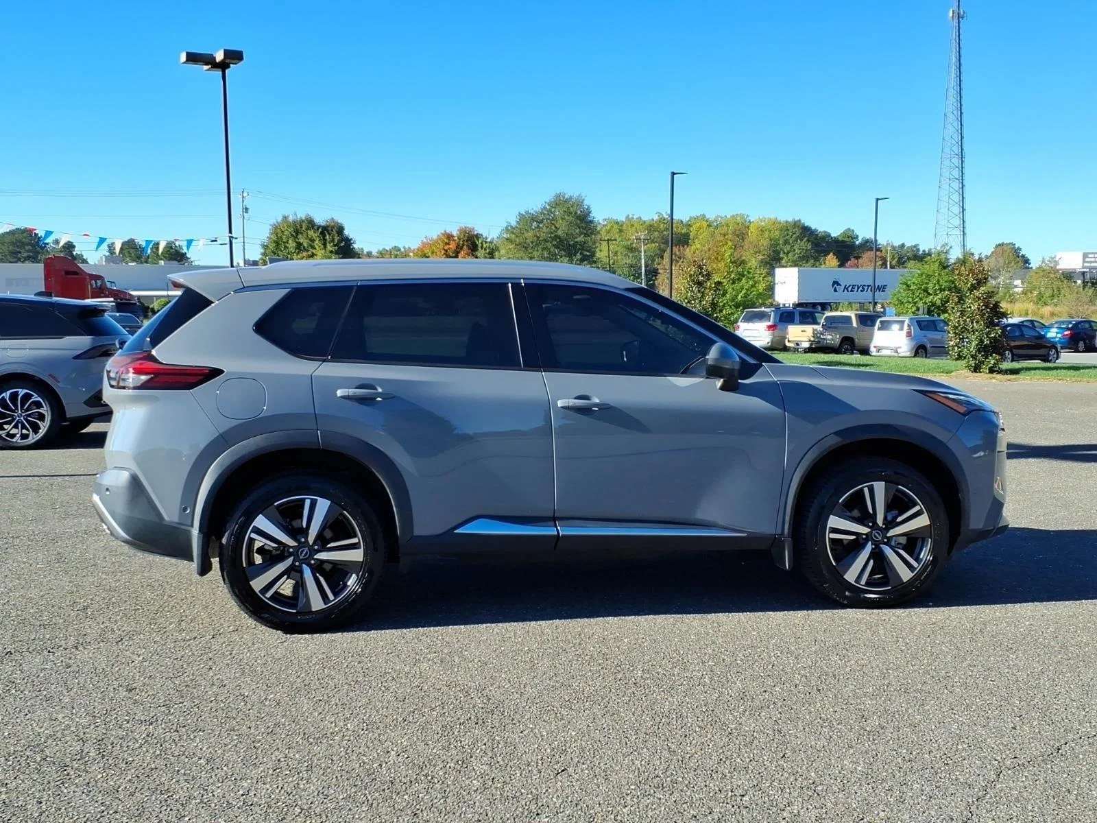 Used 2022 Boulder Gray Pearl Nissan SL image 13
